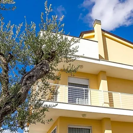 Niviera Bed & Breakfast 4*